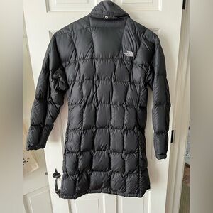The North Face down coat. Size M. Very good condition.